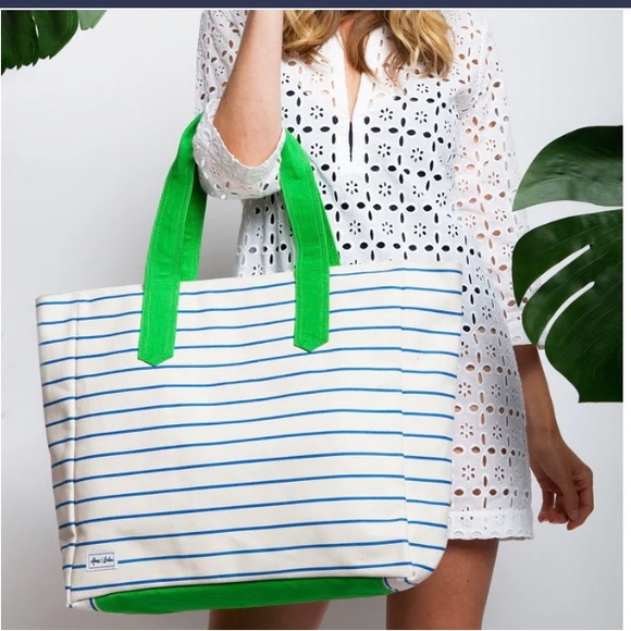 🆕Ame & Lulu Land to Sand Beach Tote. NWT - Picture 1 of 16